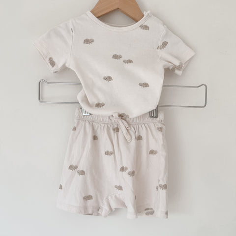 Short sleeved bodysuit w/matching shorts - Size 12-18M