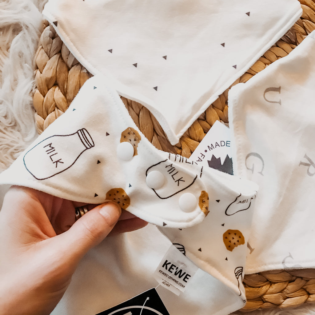 Organic Cotton Bandana Bibs - Large (6M+) - KEWE Clothing 